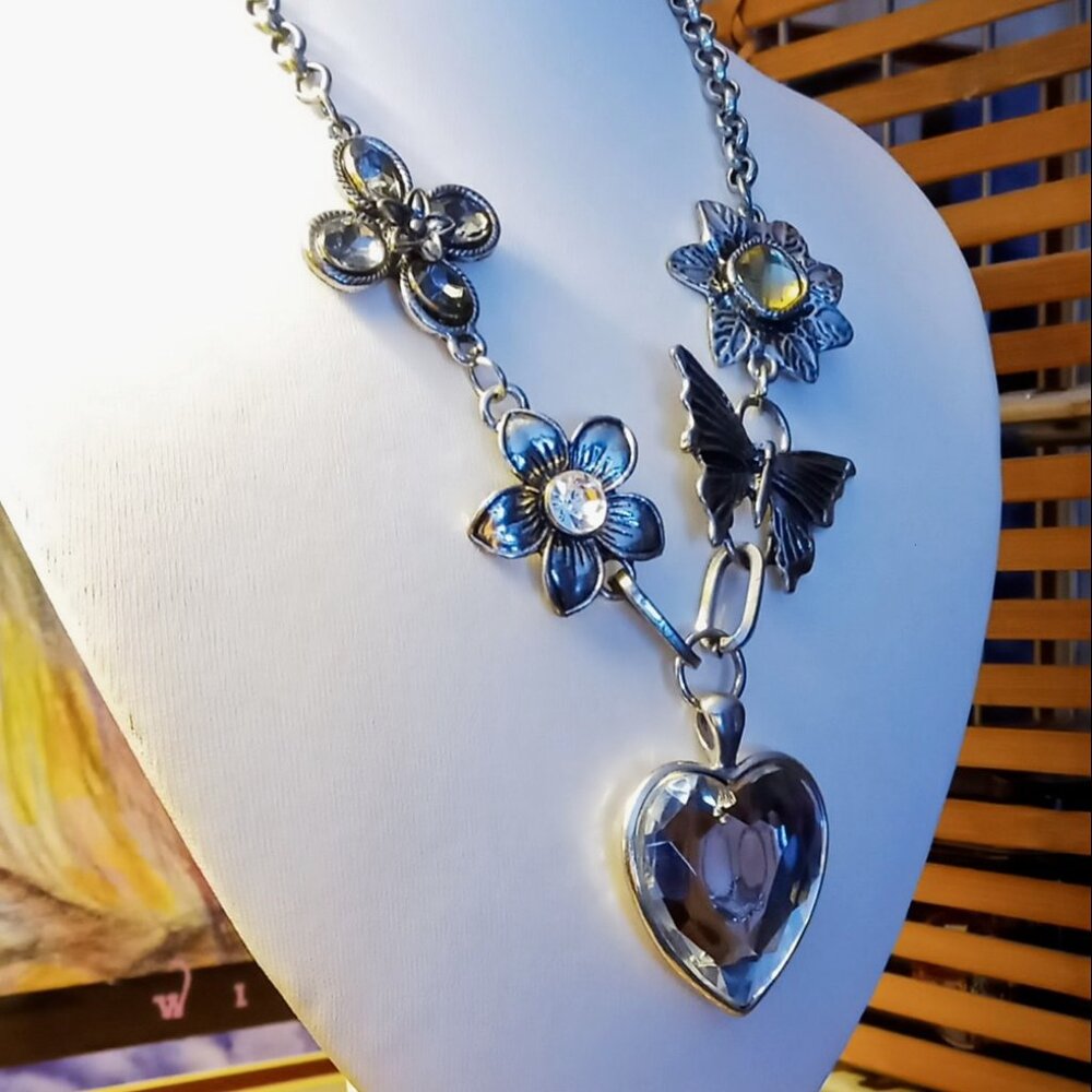 💙🌸🦋Chunky Crystal Rhinestone Heart Flowers Butterfly Statement Necklace🦋🌸💙 - Picture 3 of 12